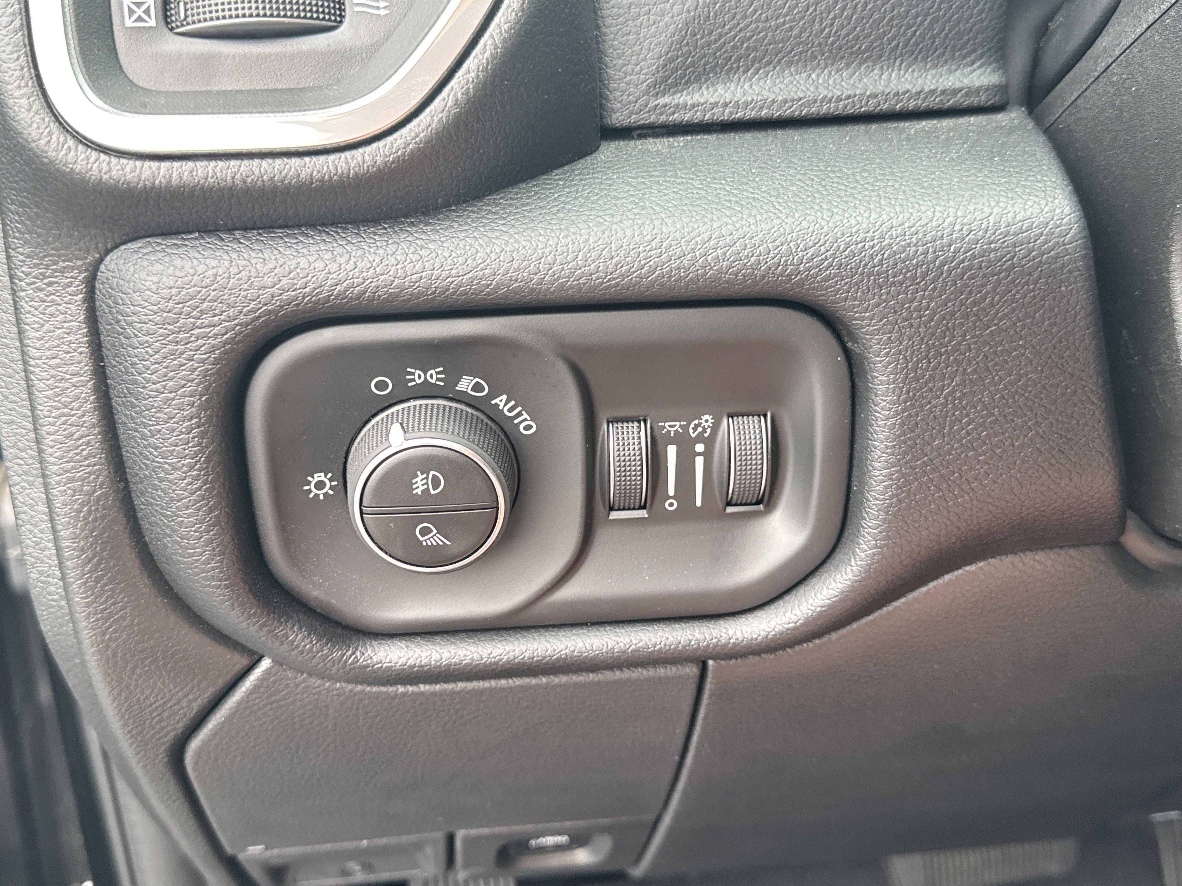 New 2026 RAM 2500 Laramie AWD/4WD image 29