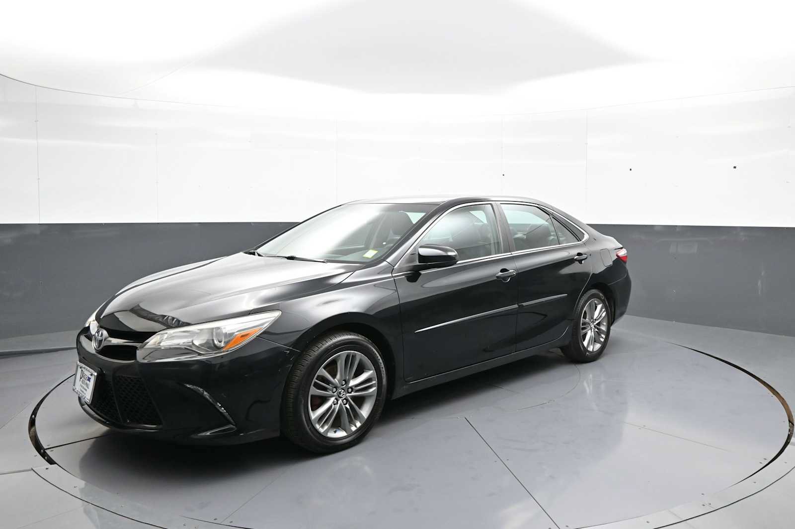 Used 2016 Toyota Camry SE w/ Protection Package (Q2) FWD image 10