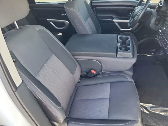 Used 2022 Nissan Titan SV image 10