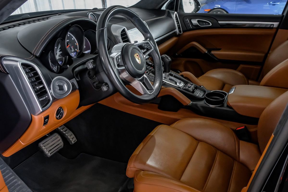 Used 2018 Porsche Cayenne Turbo image 13