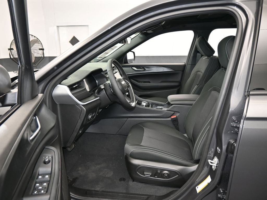 New 2026 Jeep Grand Cherokee Laredo X AWD/4WD image 12
