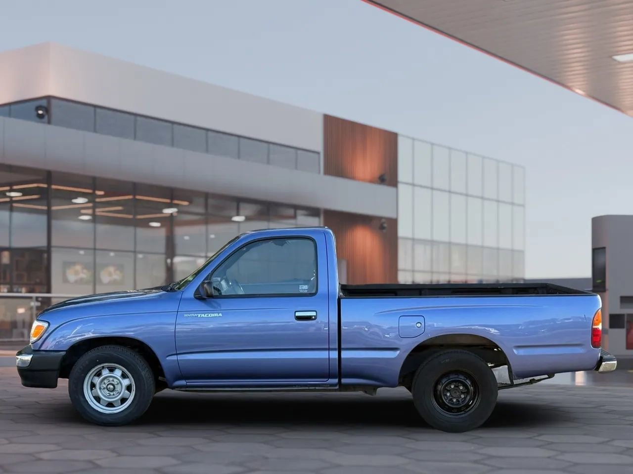 Used 1999 Toyota Tacoma 2WD Regular Cab image 3