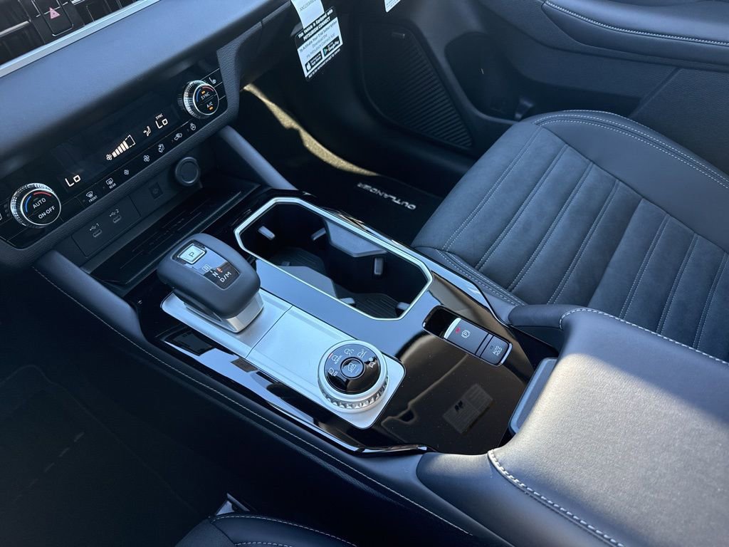 New 2026 Mitsubishi Outlander SE image 18
