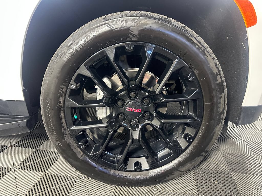 Used 2024 GMC Yukon XL Denali AWD/4WD image 13