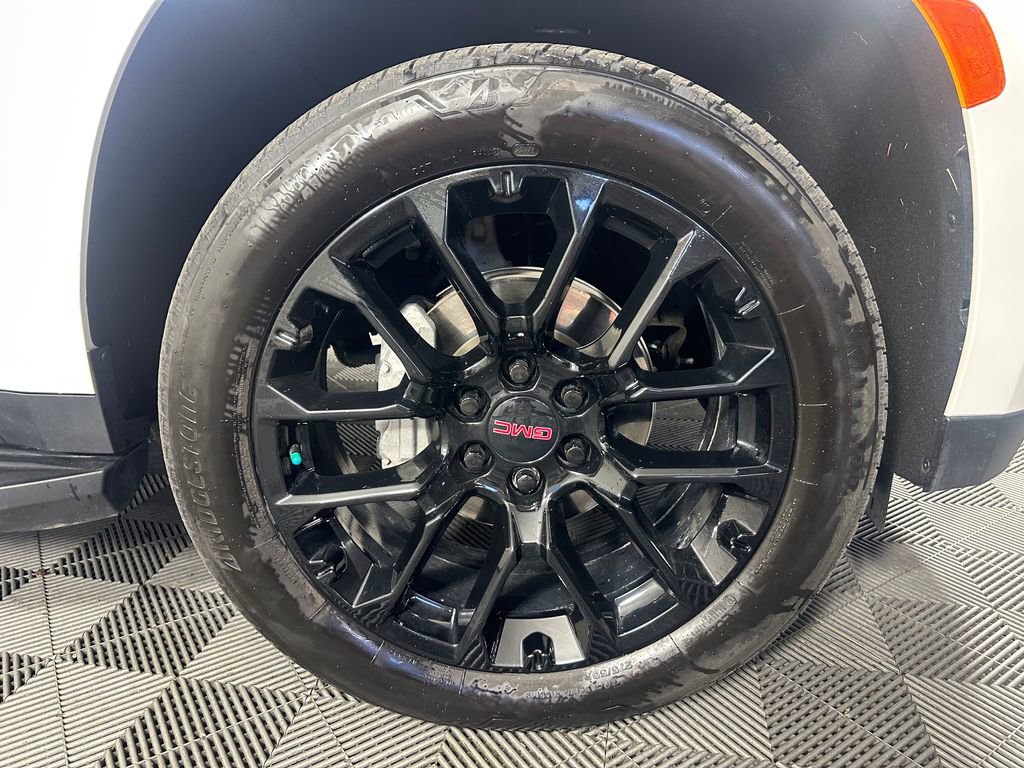 Used 2024 GMC Yukon XL Denali AWD/4WD image 13