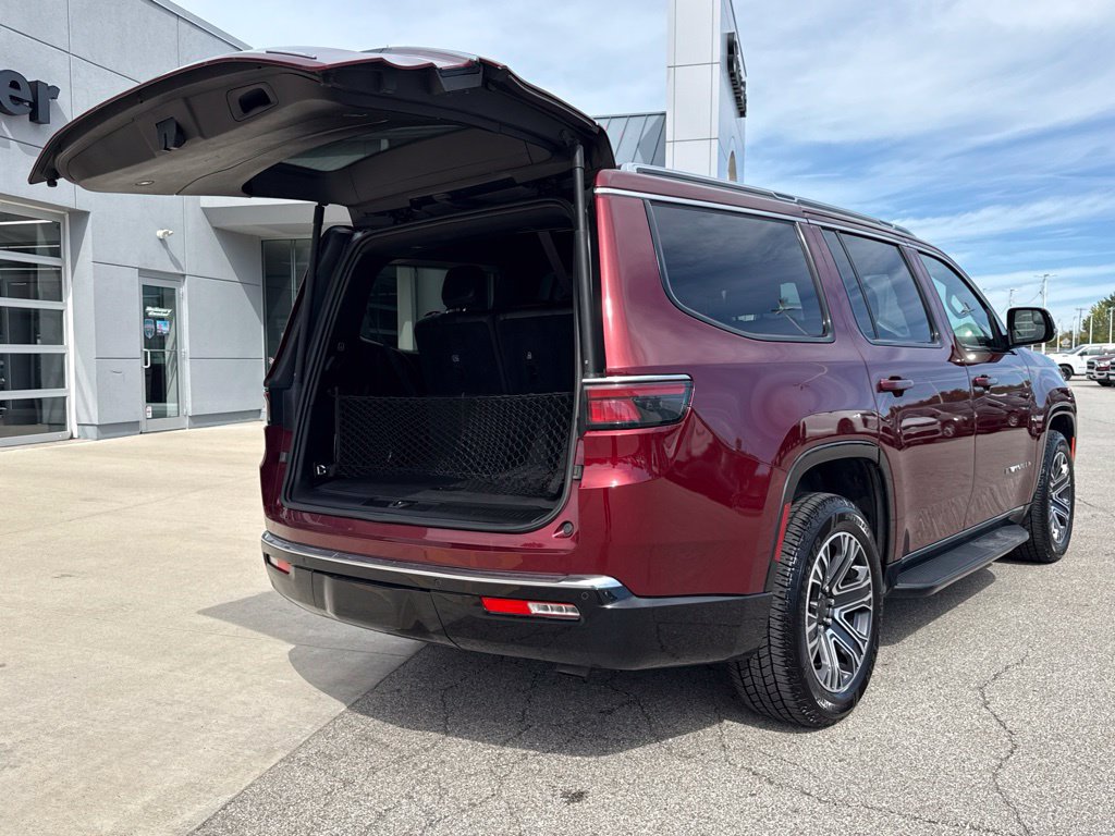 Used 2024 Jeep Wagoneer Series II w/ Flexible Seating Group AWD/4WD image 12