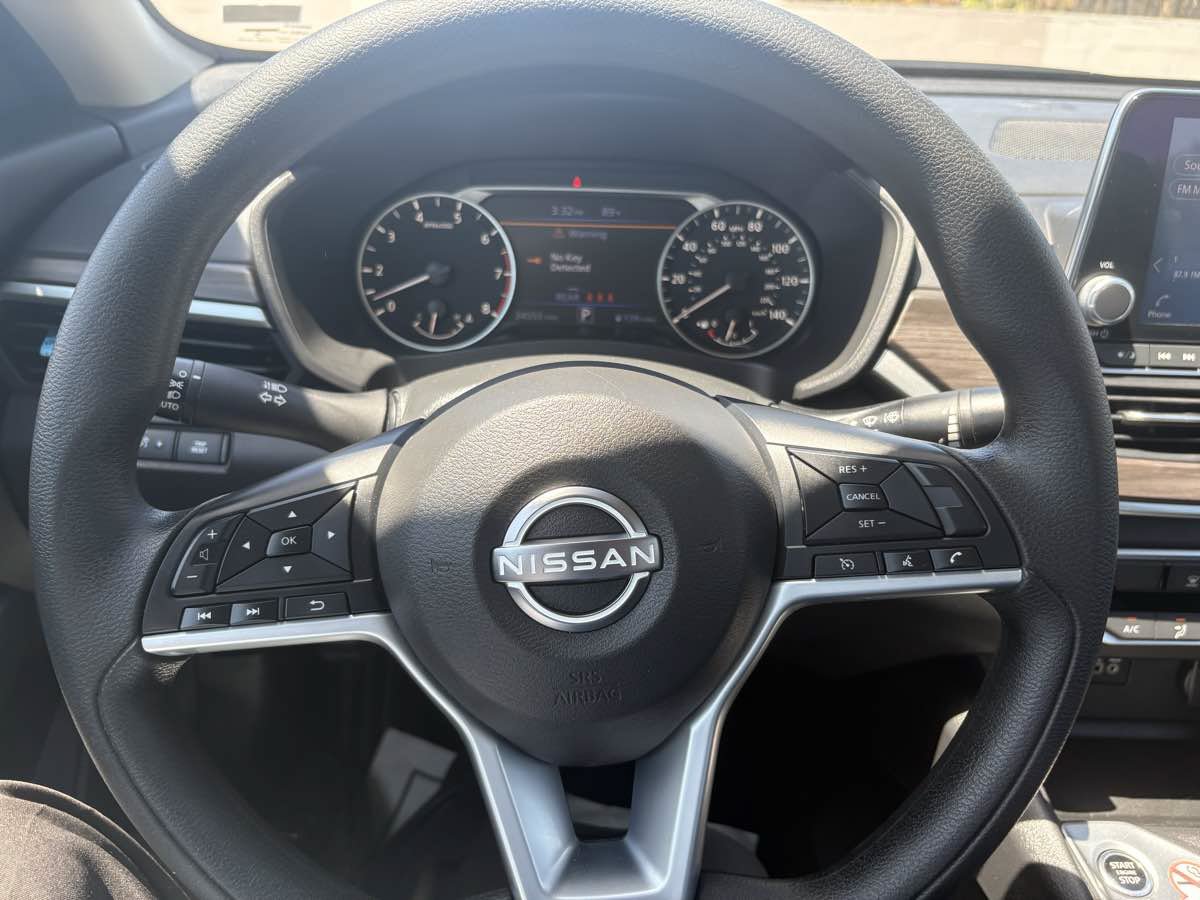 Used 2025 Nissan Altima 2.5 SV FWD image 20