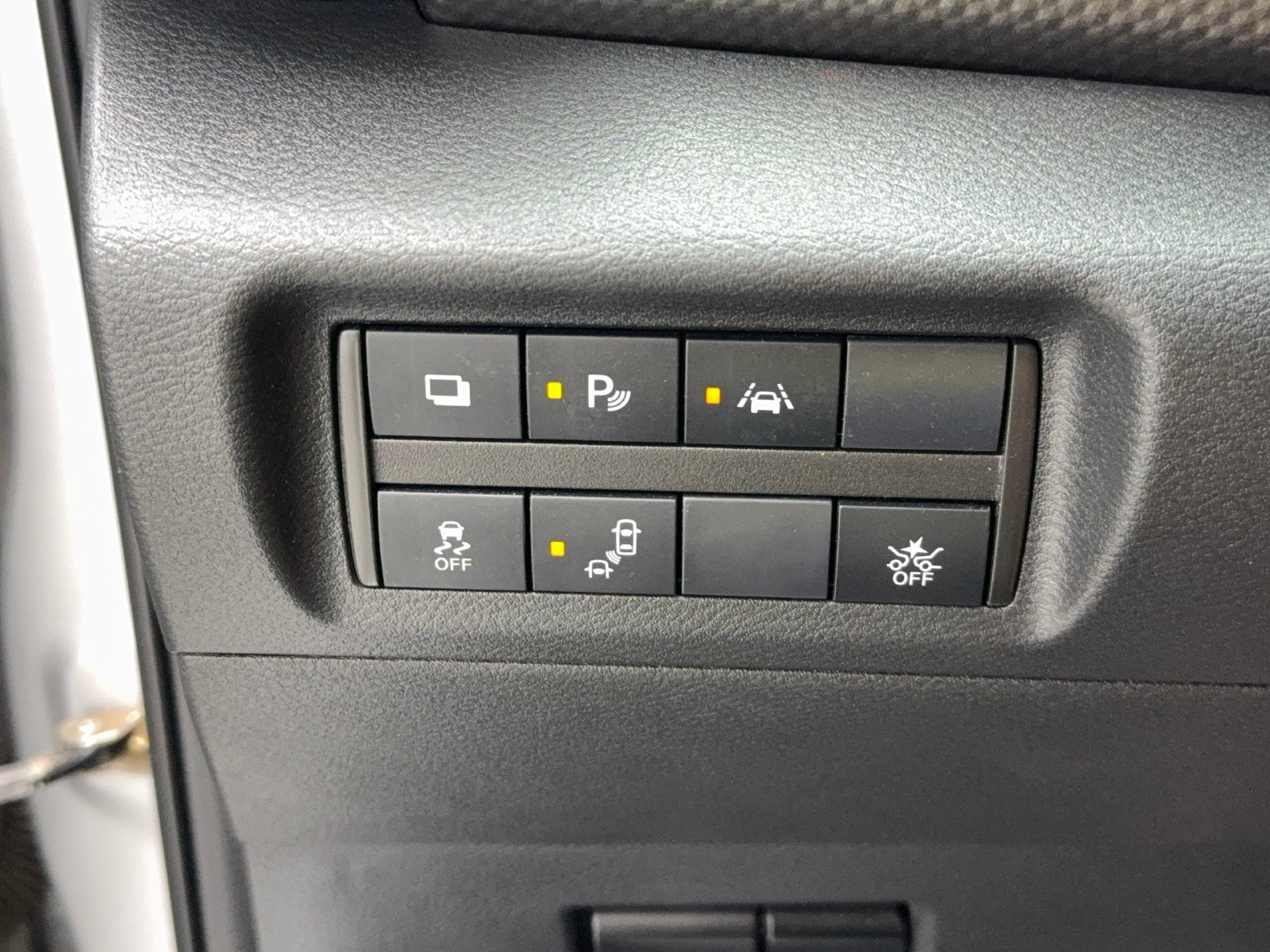Used 2020 Nissan Kicks S FWD image 33