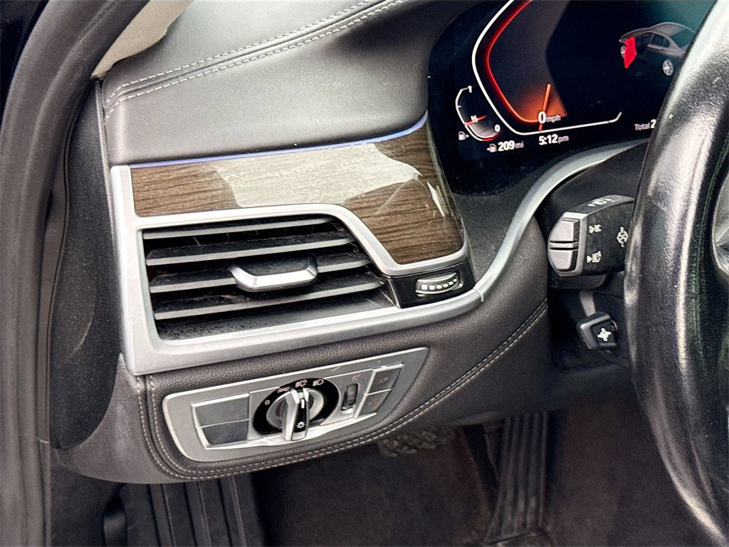 Used 2022 BMW 750i xDrive w/ Executive Package image 11