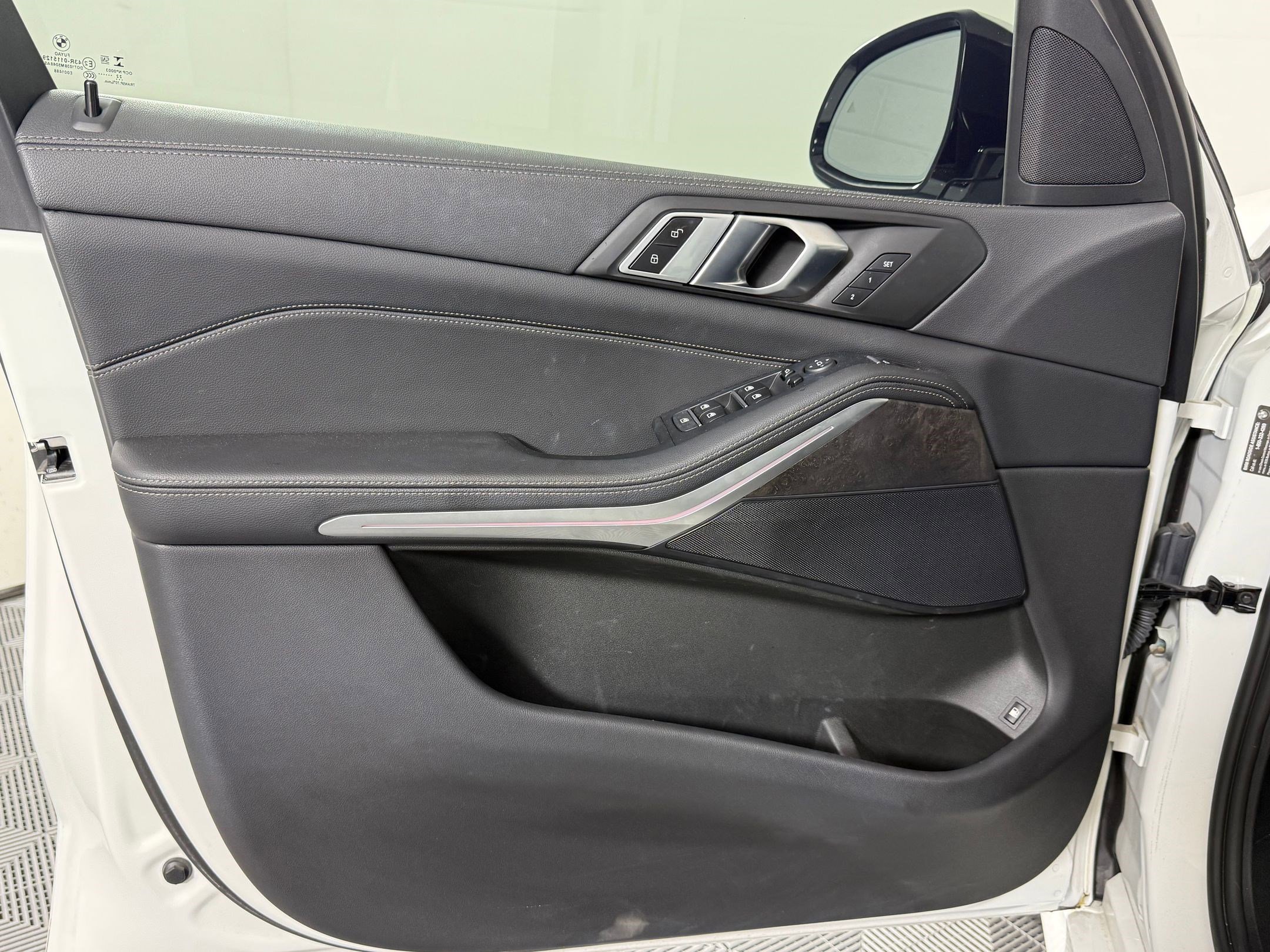 Used 2022 BMW X5 xDrive45e w/ M Sport Package image 12