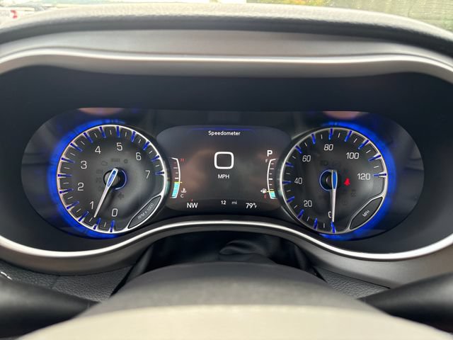 New 2027 Chrysler Pacifica Select AWD/4WD image 14