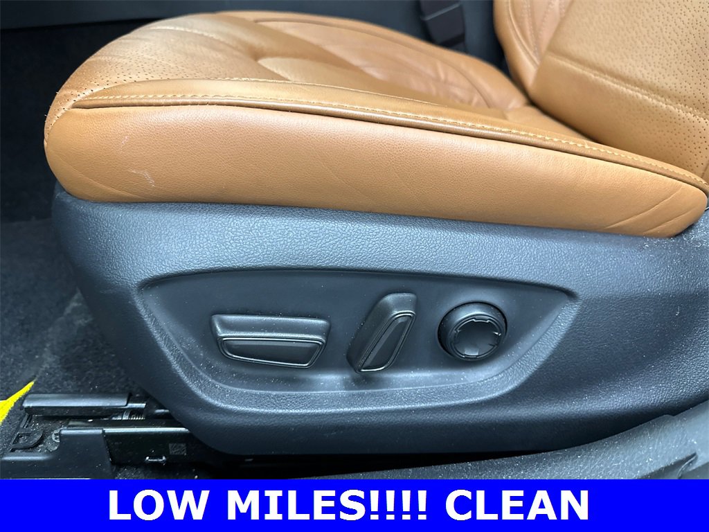 Used 2019 Toyota Avalon Limited image 10