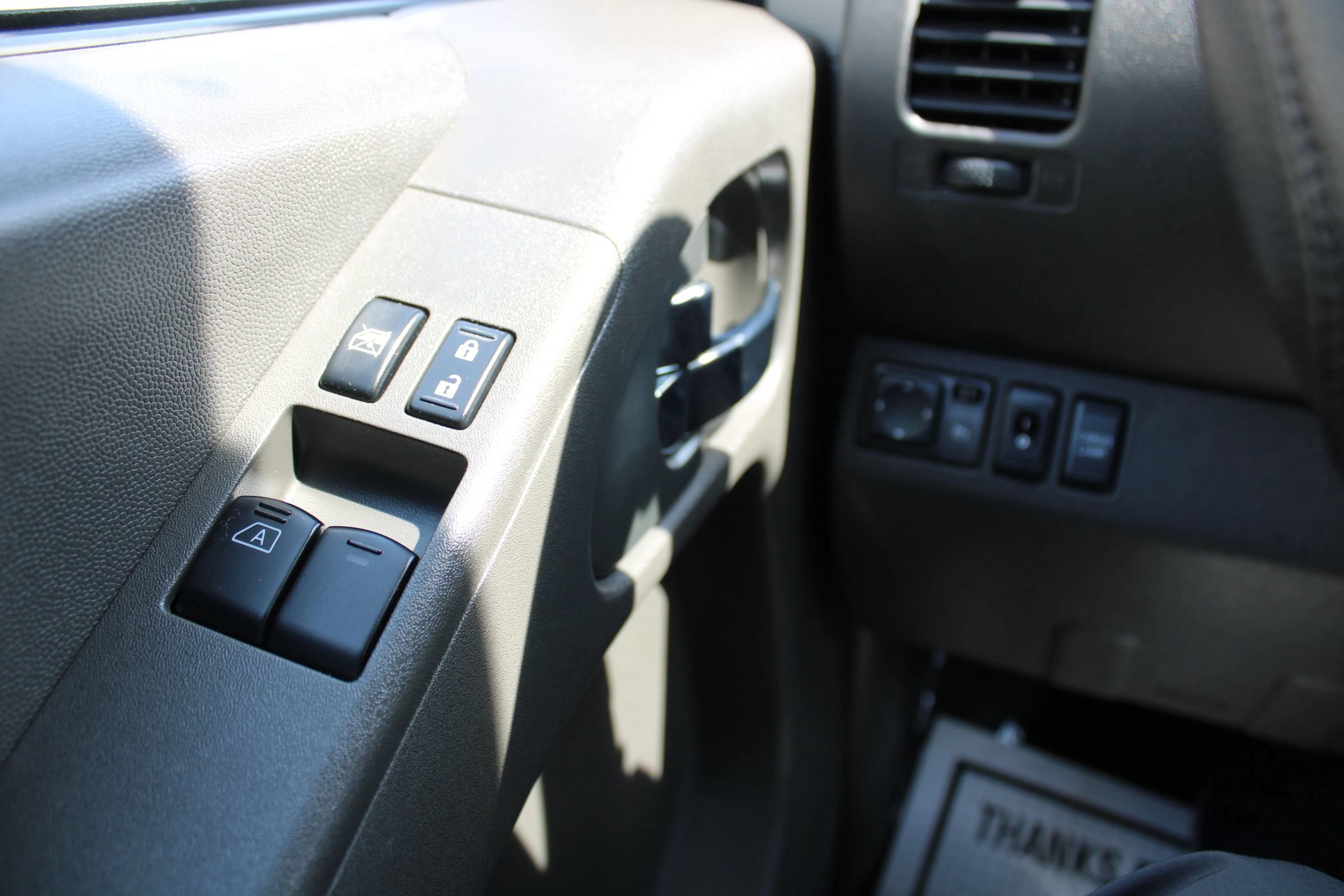 Used 2010 Nissan Frontier SE w/ SE Value Truck Pkg RWD image 22