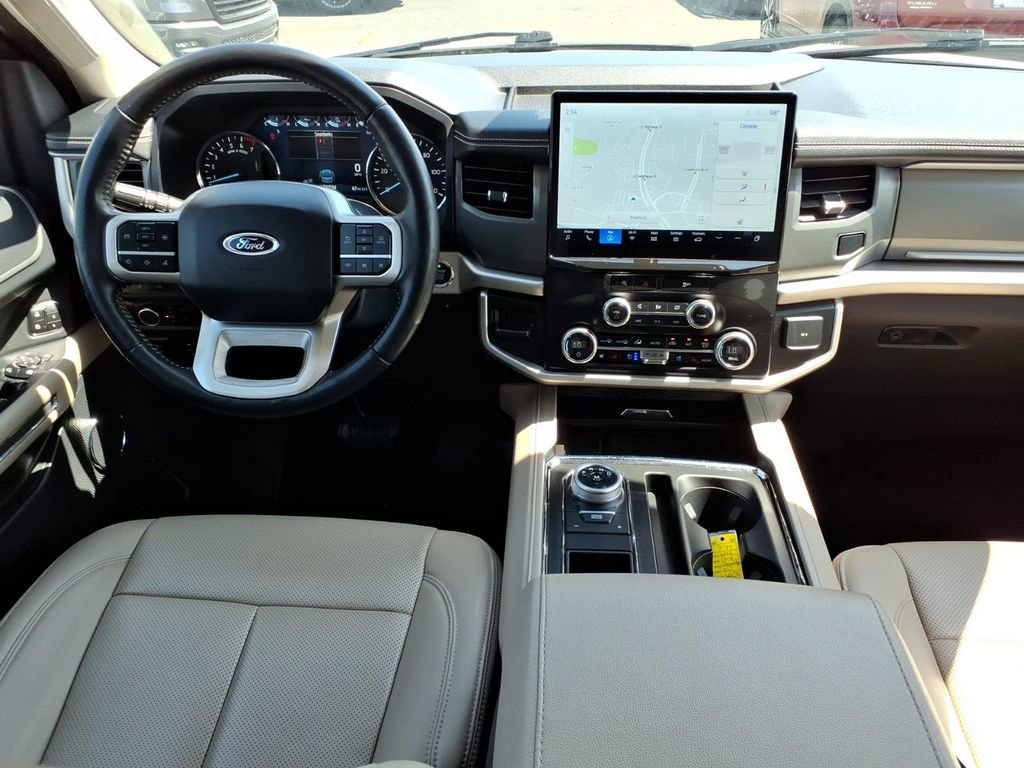 Used 2024 Ford Expedition XLT RWD image 15