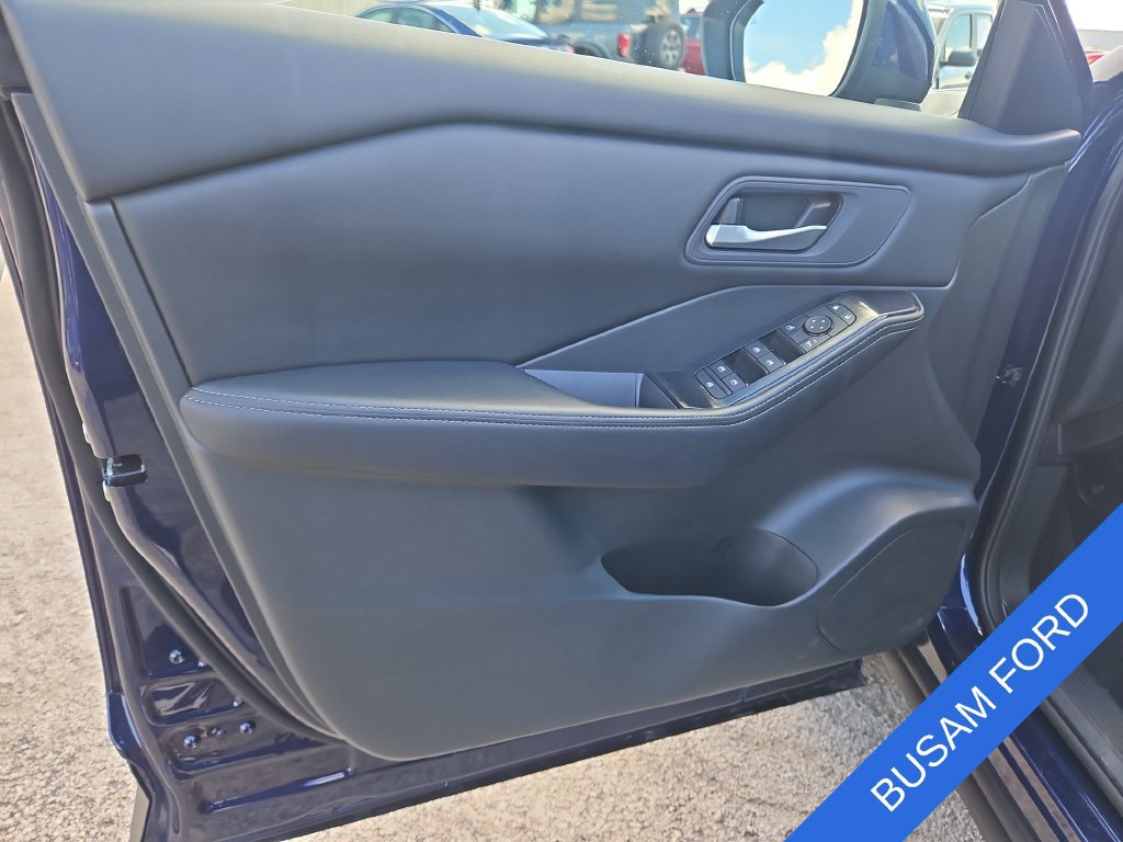 Used 2026 Nissan Rogue SV FWD image 17