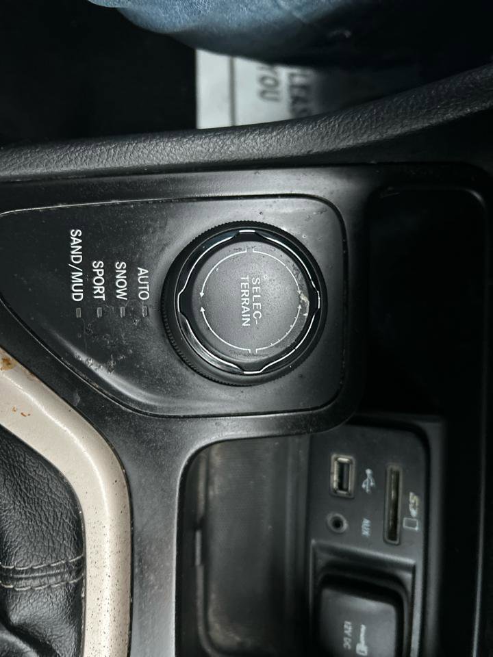 Used 2016 Jeep Cherokee Limited image 20