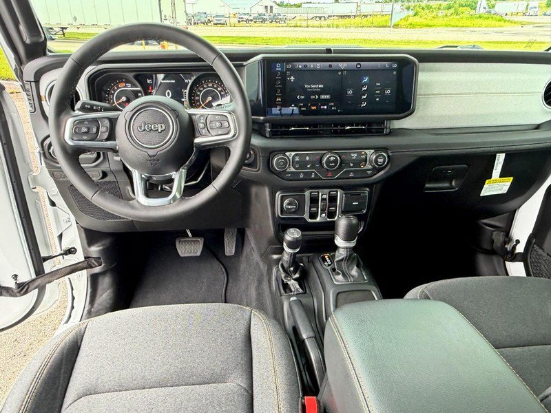 Used 2025 Jeep Wrangler Unlimited Sahara AWD/4WD image 17