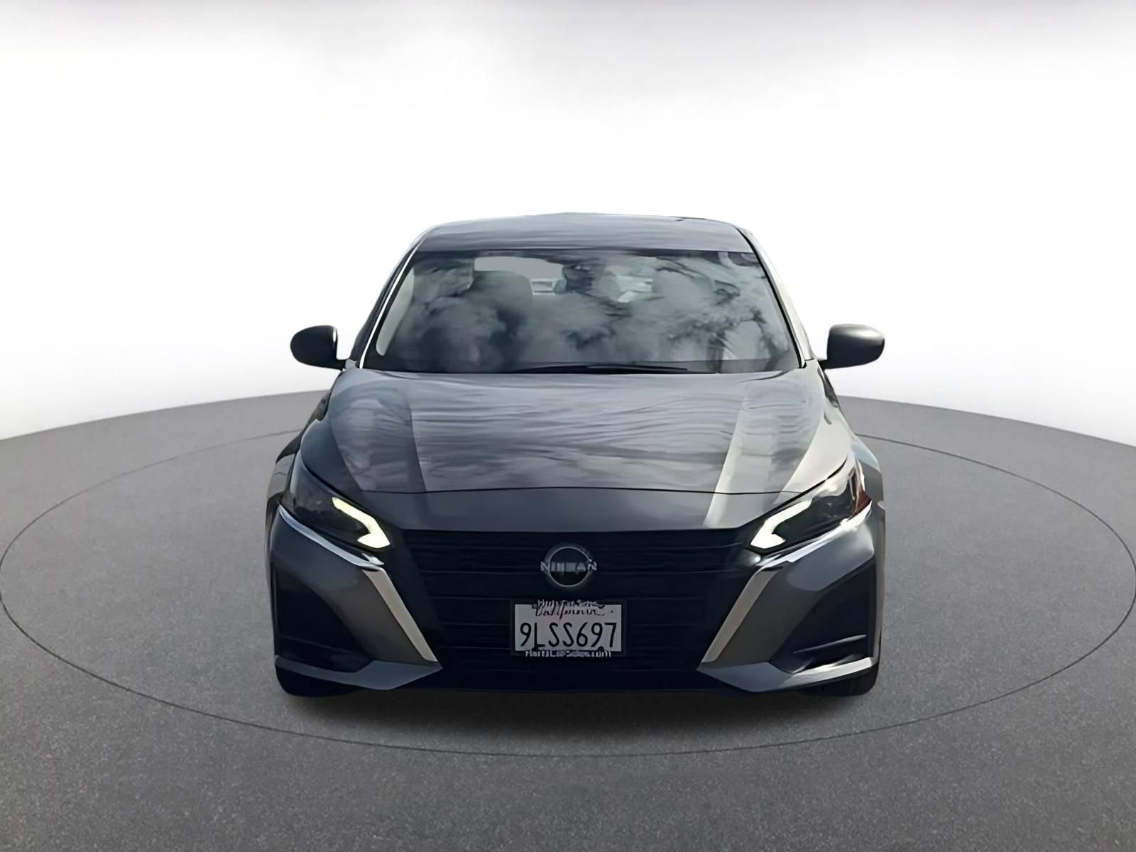 Used 2024 Nissan Altima 2.5 SV image 3