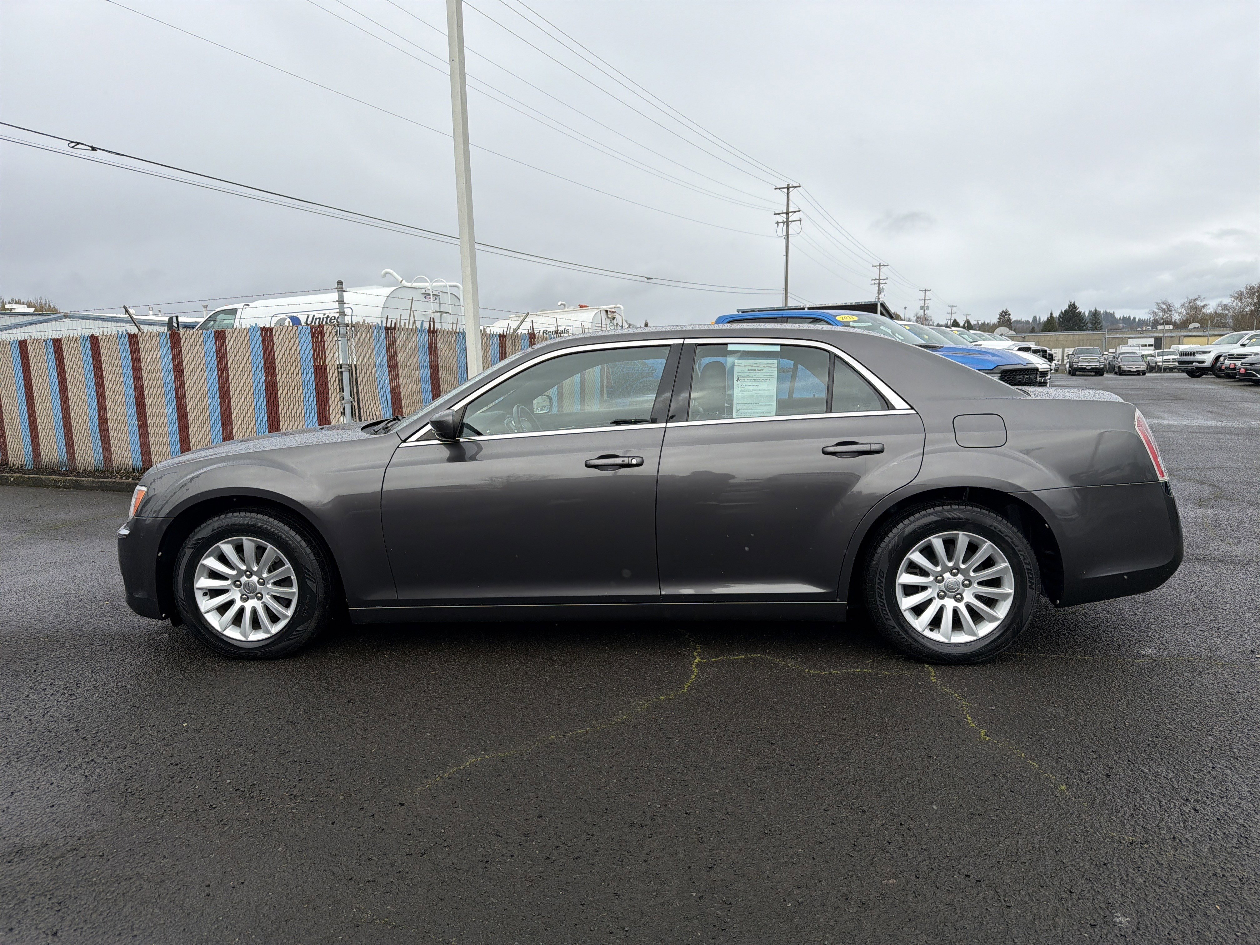 Used 2013 Chrysler 300 image 2