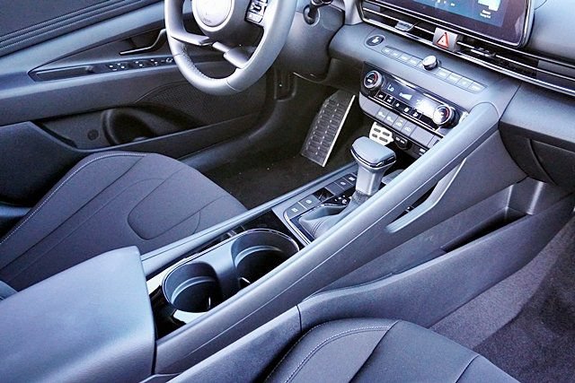New 2026 Hyundai Elantra Sport FWD image 14
