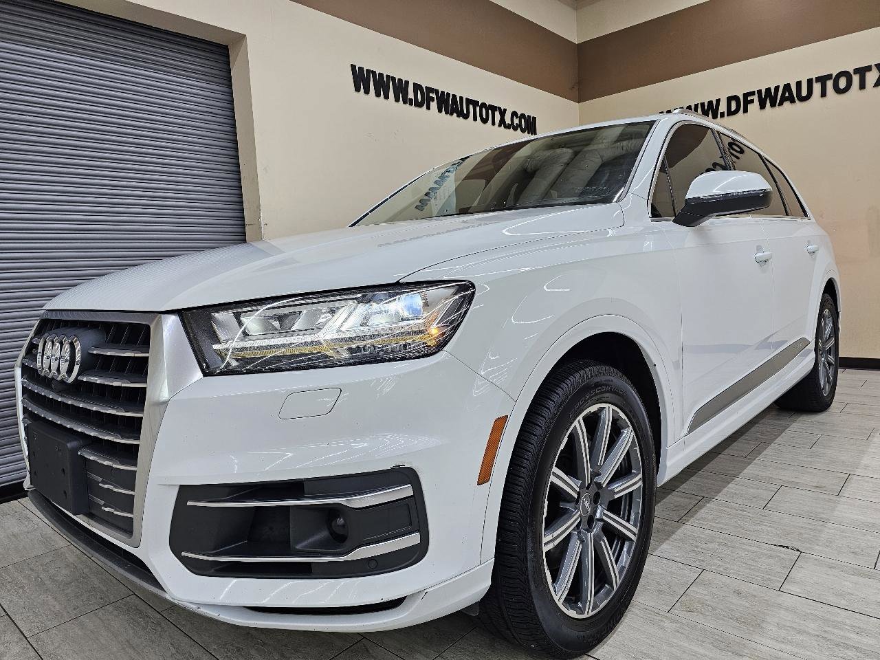 Used 2017 Audi Q7 3.0T Prestige w/ Prestige Package image 2