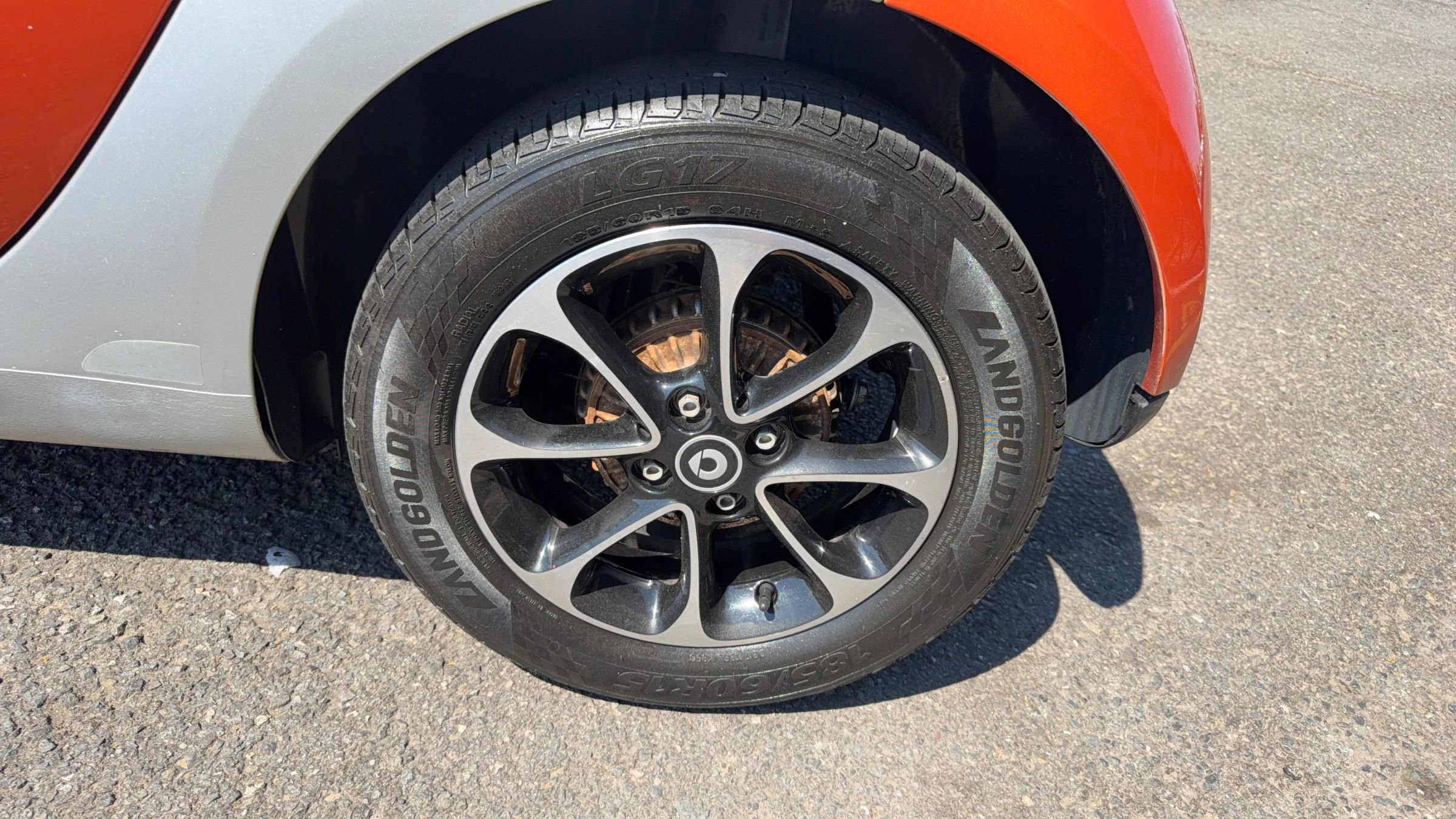 Used 2016 smart fortwo passion RWD image 11