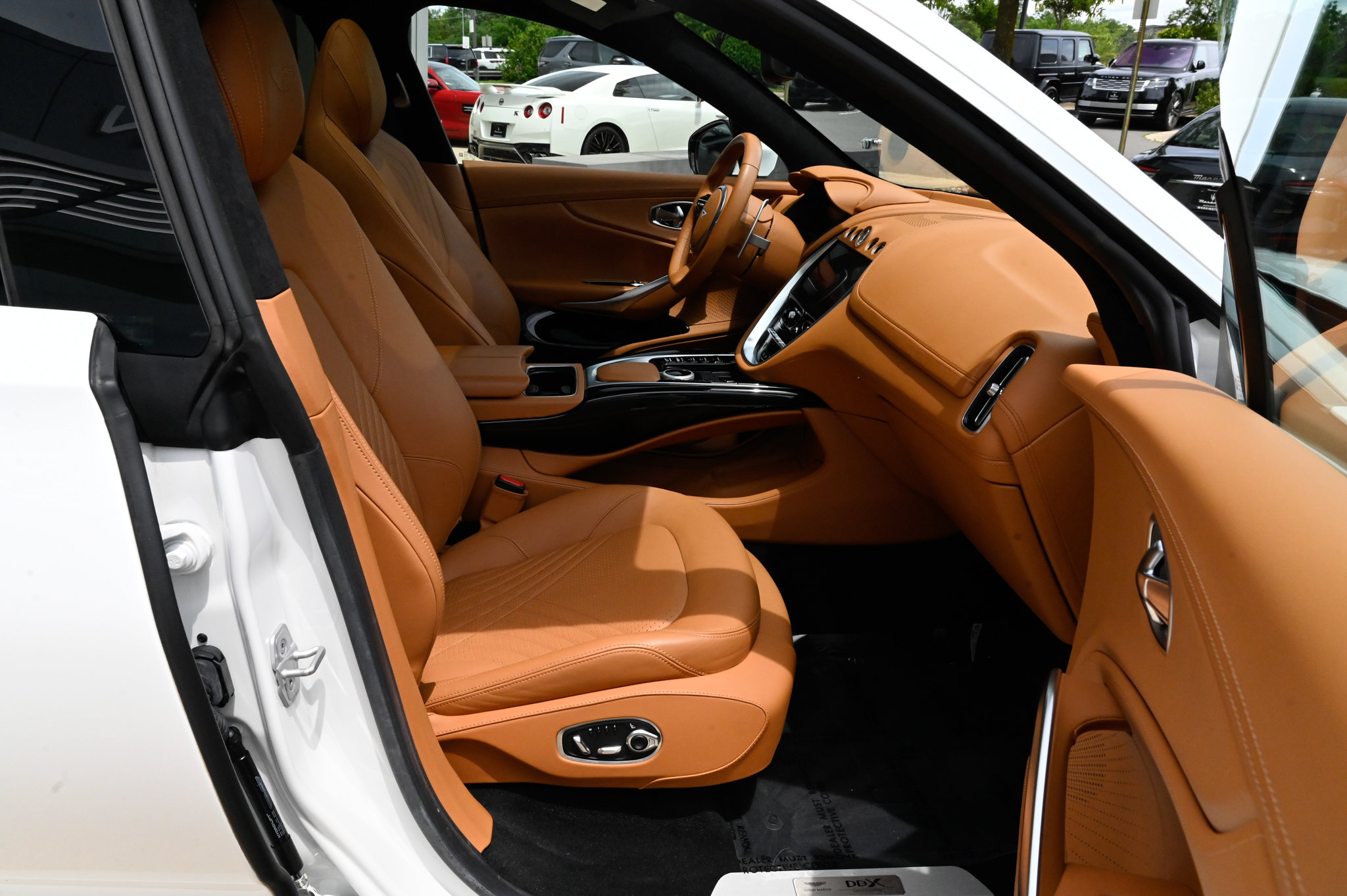 Used 2024 Aston Martin DBX AWD/4WD image 54