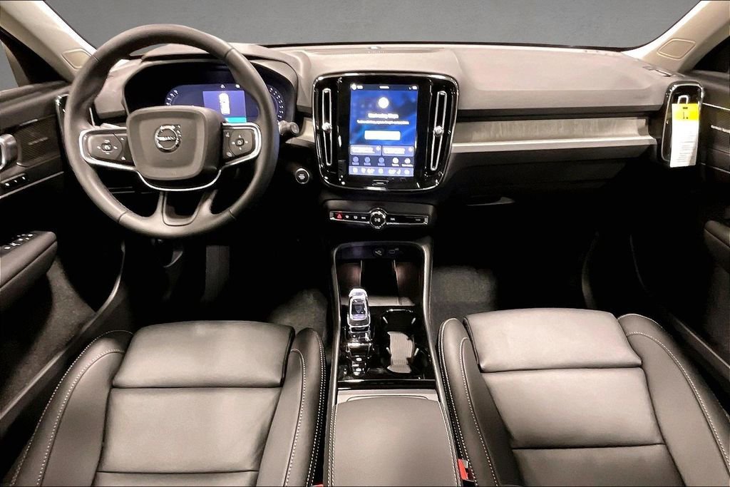 New 2026 Volvo XC40 B5 Plus w/ Climate Package AWD/4WD image 5