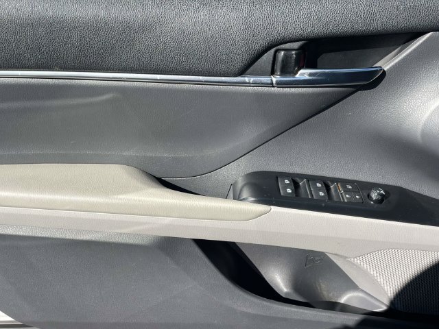 Used 2019 Toyota Camry LE FWD image 16