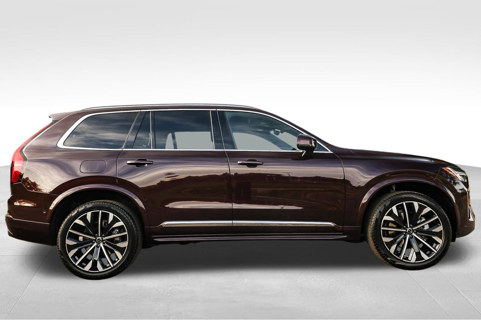 New 2026 Volvo XC90 B5 Plus w/ Protection Package image 4