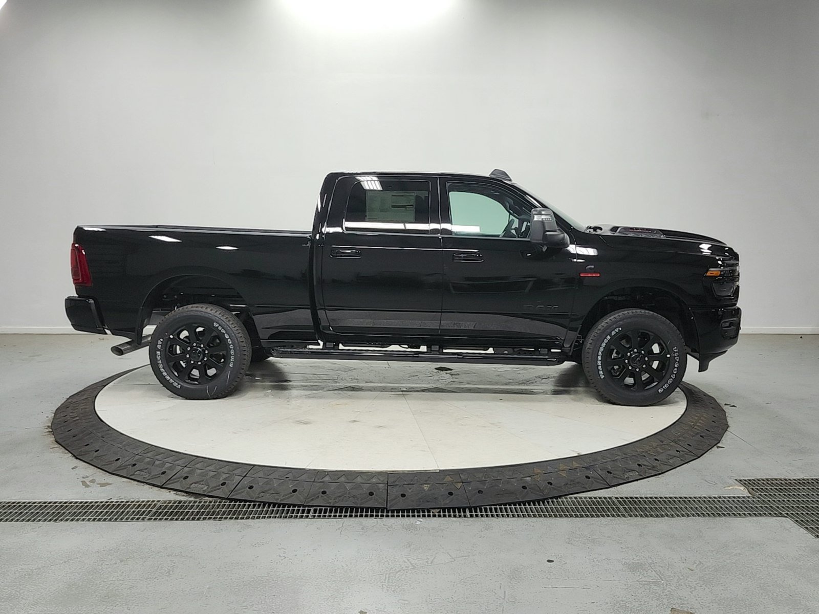New 2026 RAM 2500 Laramie AWD/4WD image 9
