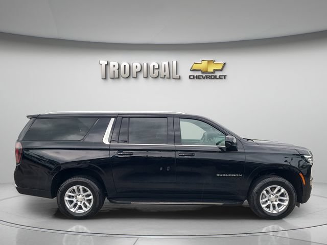 Used 2025 Chevrolet Suburban LS RWD image 6