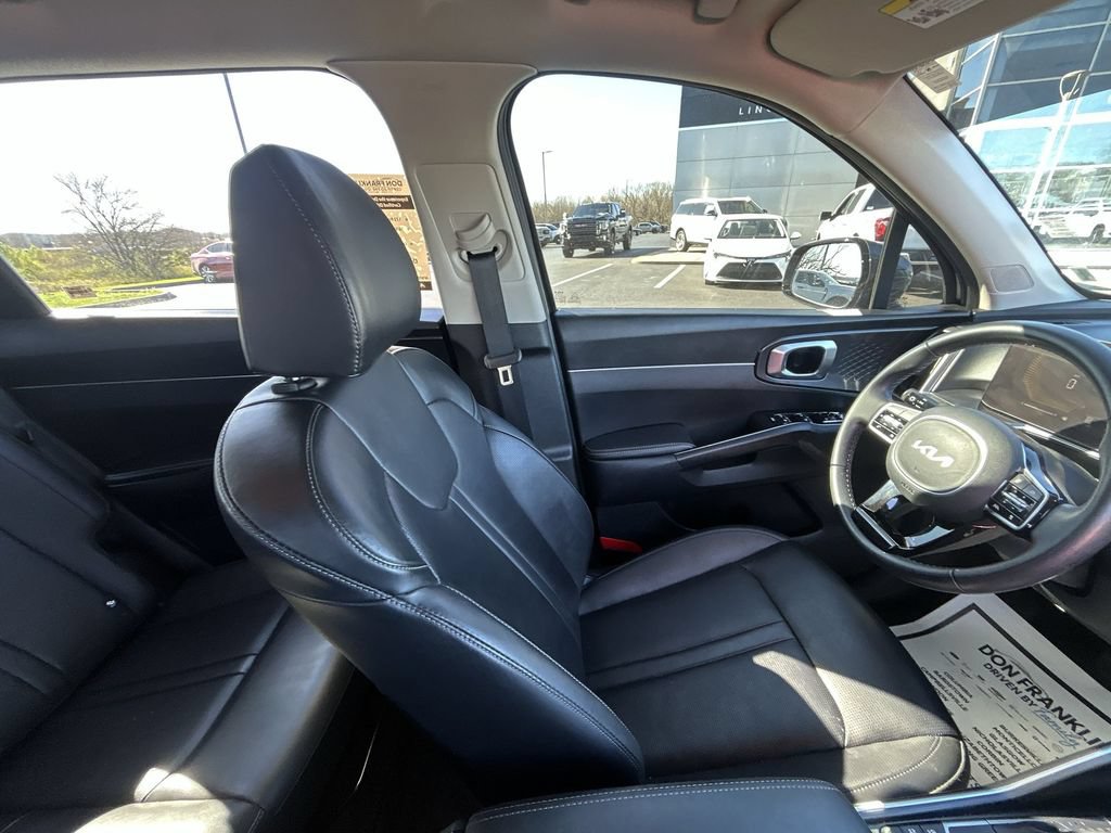 Used 2025 Kia Sorento S FWD image 12