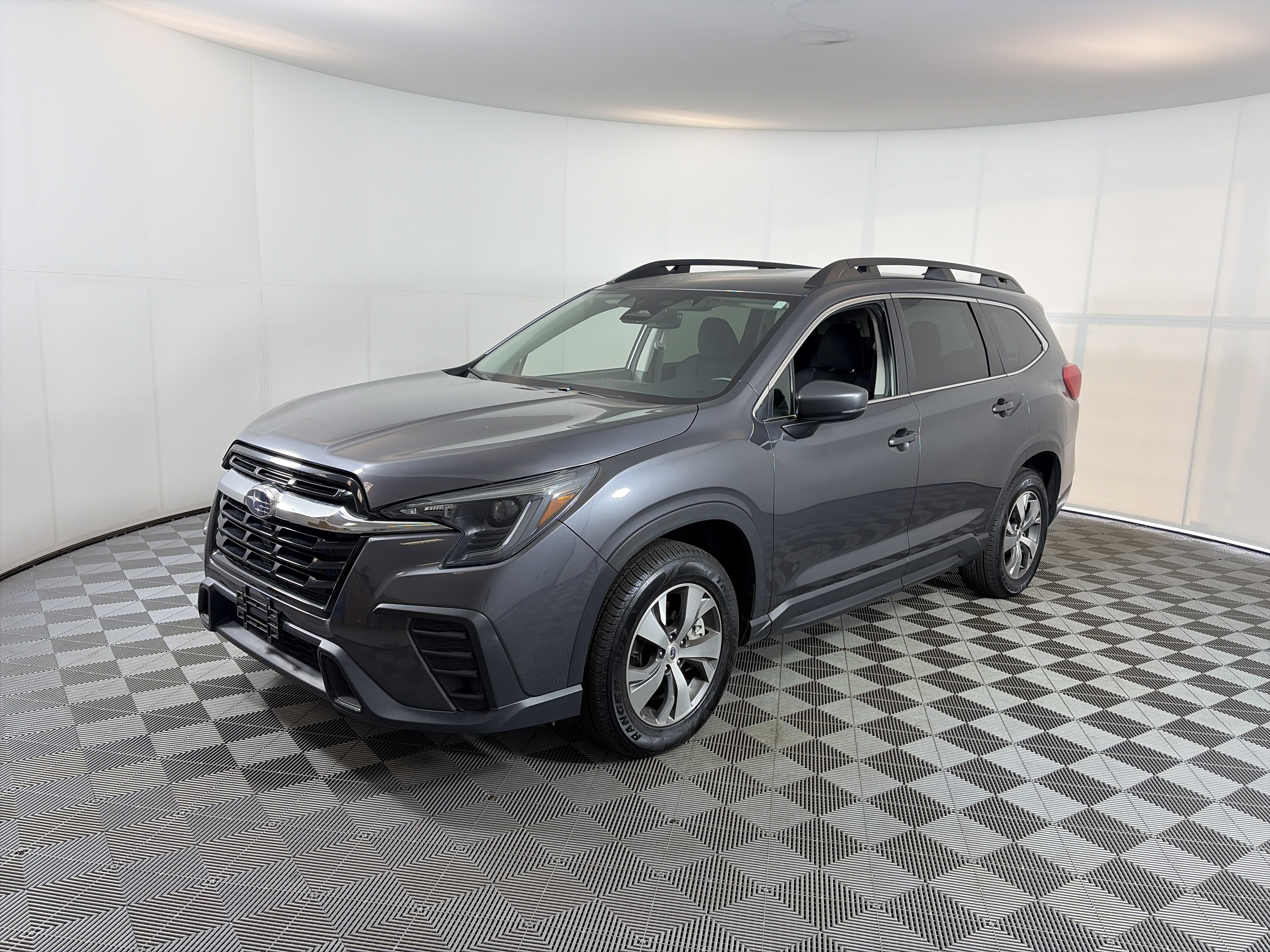Used 2025 Subaru Ascent Premium AWD/4WD image 2