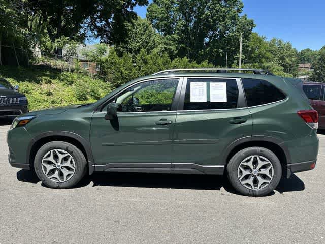 Certified 2023 Subaru Forester Premium AWD/4WD image 2