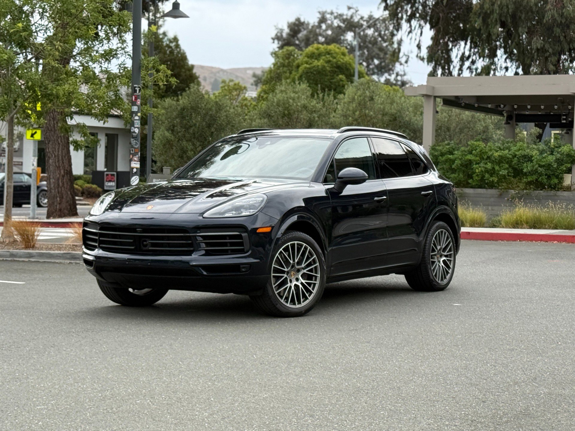 Used 2022 Porsche Cayenne Platinum Edition image 14