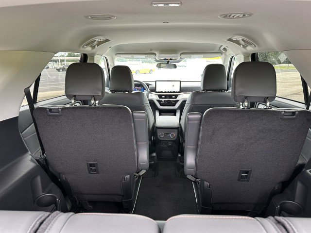 Used 2025 Ford Explorer Active w/ Active Comfort Package image 10