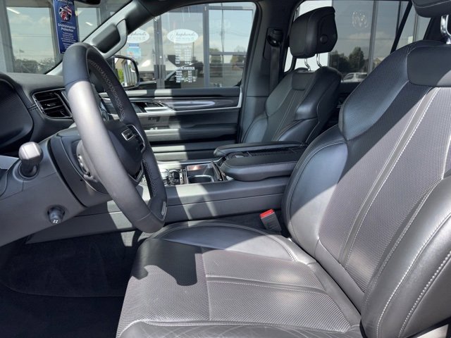 Used 2024 Jeep Wagoneer L 4WD image 4