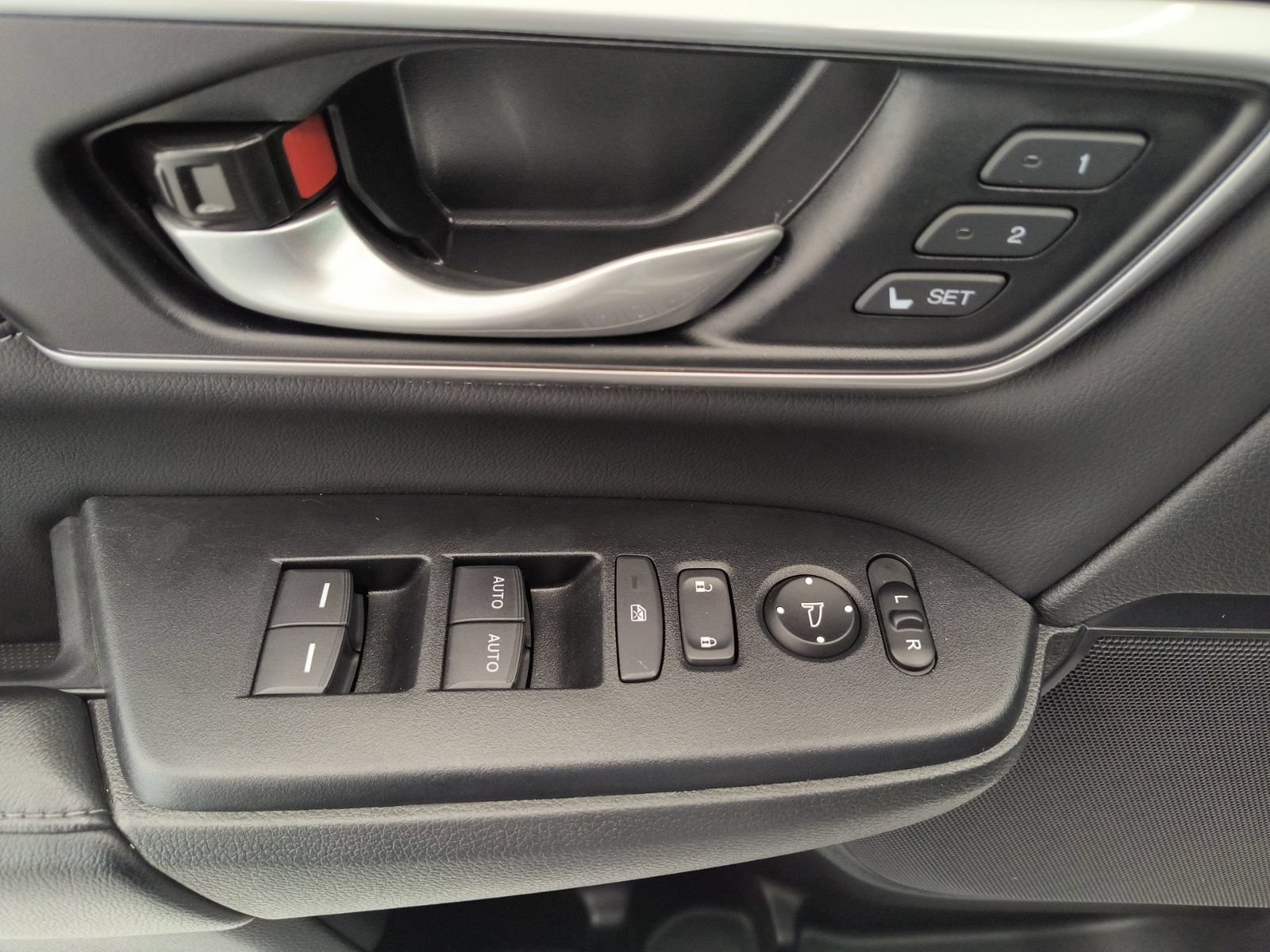 Used 2020 Honda CR-V Touring image 12