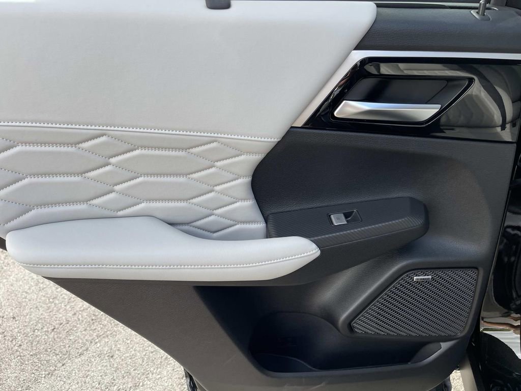 New 2025 Mitsubishi Outlander SEL image 19