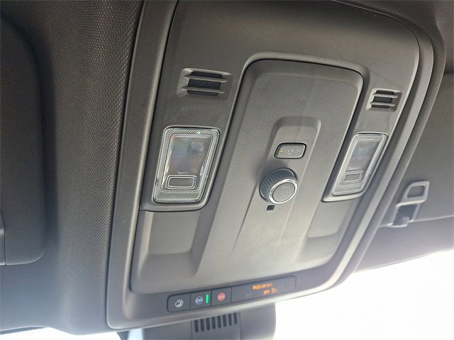 Used 2025 Chevrolet Suburban LT image 25