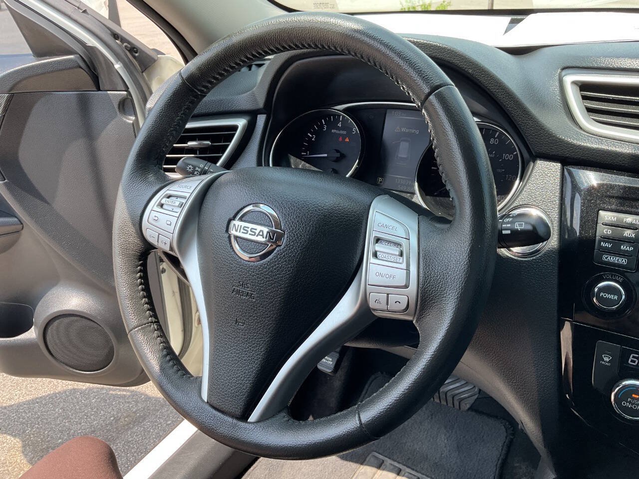 Used 2016 Nissan Rogue SL FWD image 17