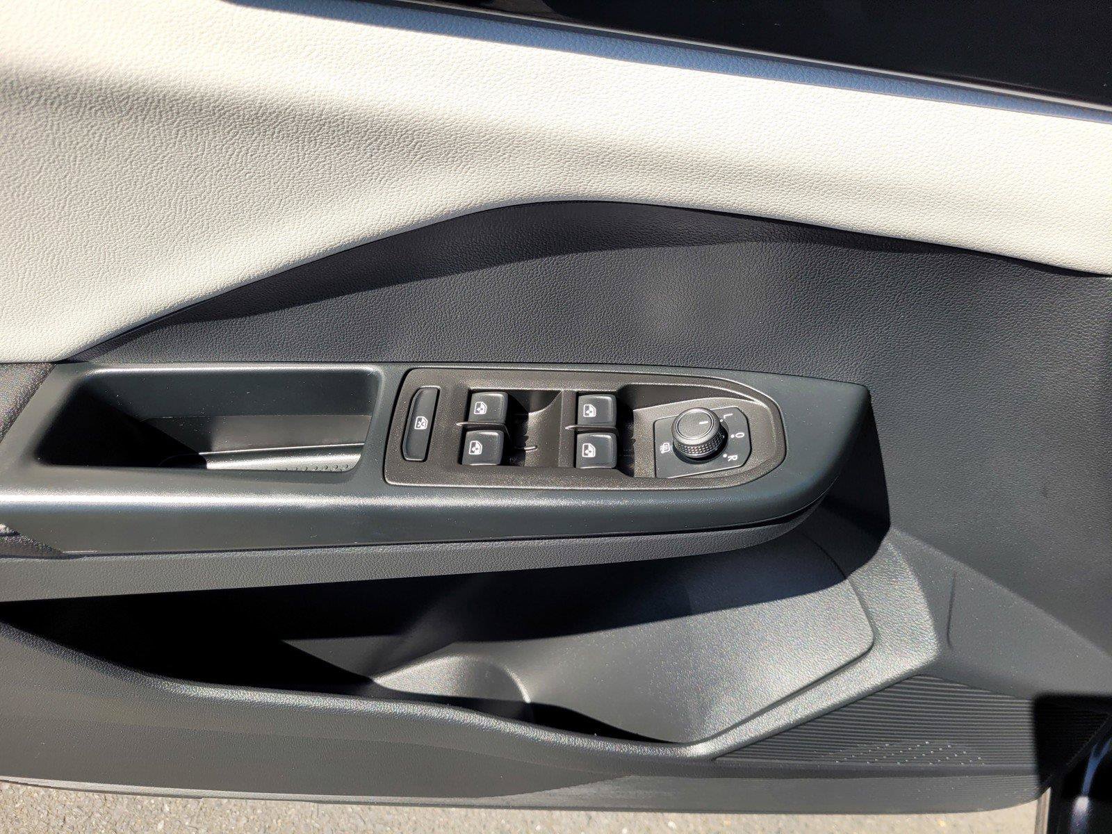 Certified 2025 Volkswagen Taos S AWD/4WD image 22