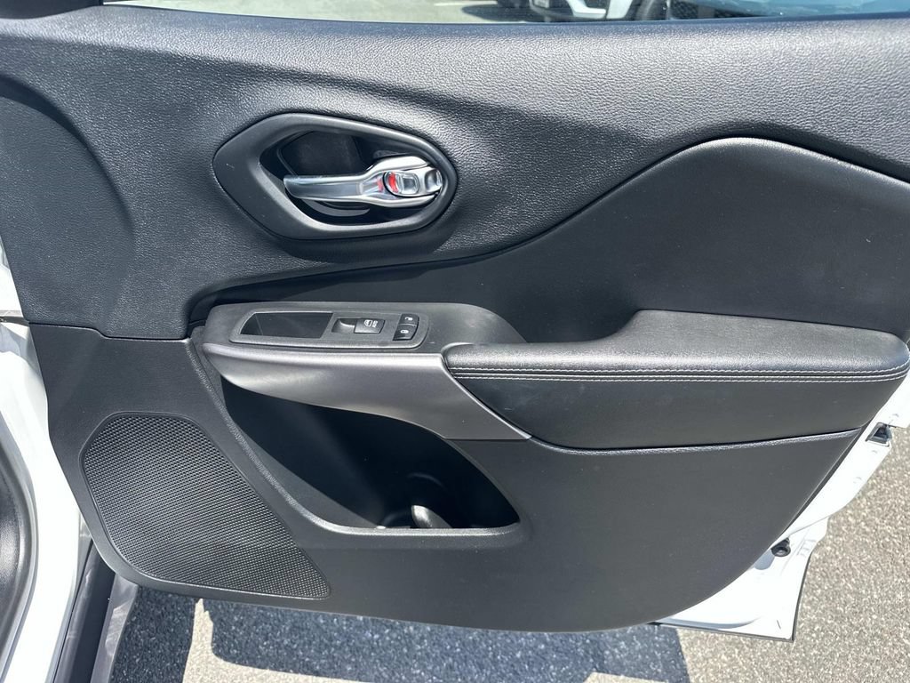 Used 2019 Jeep Cherokee Limited AWD/4WD image 12