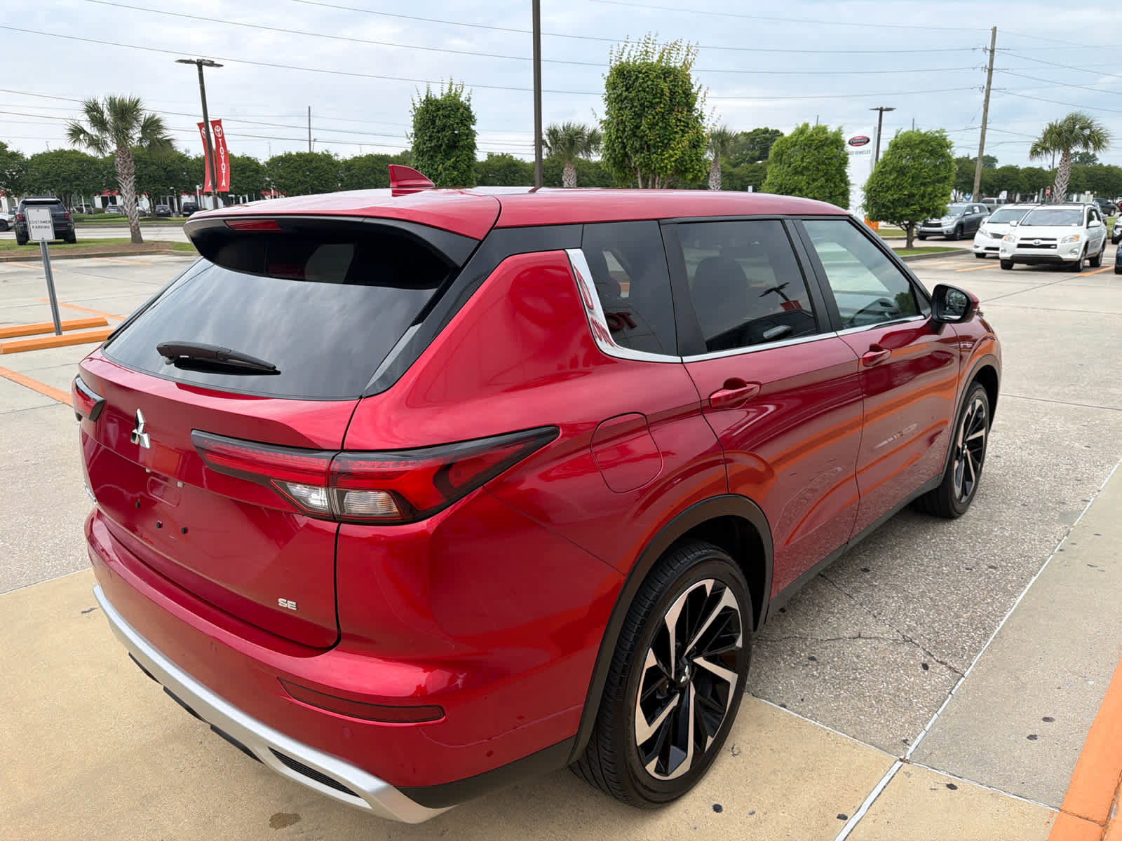 Used 2024 Mitsubishi Outlander SE FWD image 13