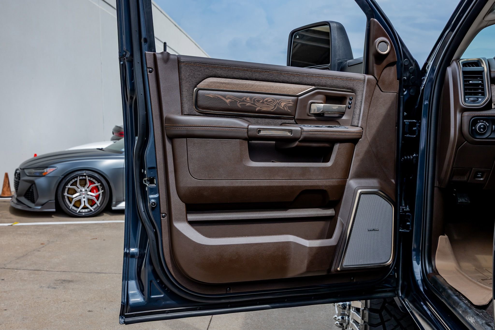 Used 2025 RAM 3500 Longhorn AWD/4WD image 38