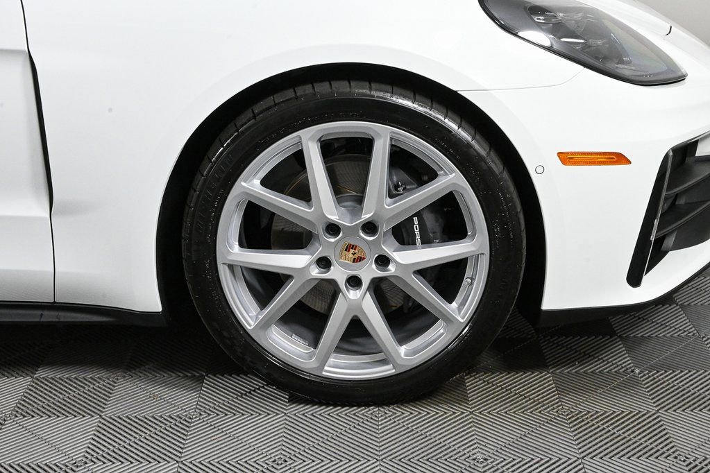 Used 2025 Porsche Panamera image 40