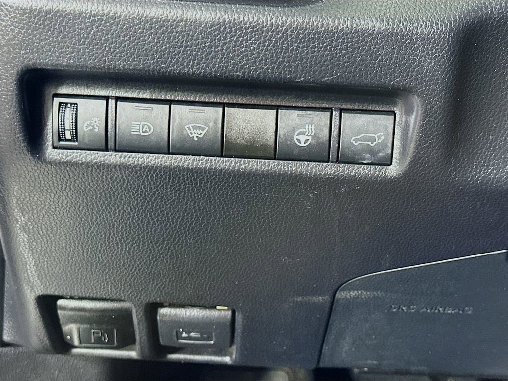 Used 2021 Toyota RAV4 XLE Premium image 22