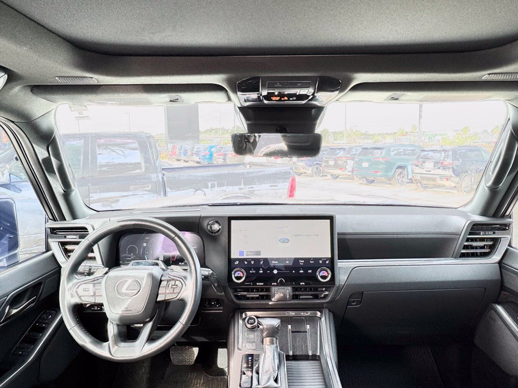 Used 2025 Lexus GX 550 w/ Accessory Package (2T) AWD/4WD image 18