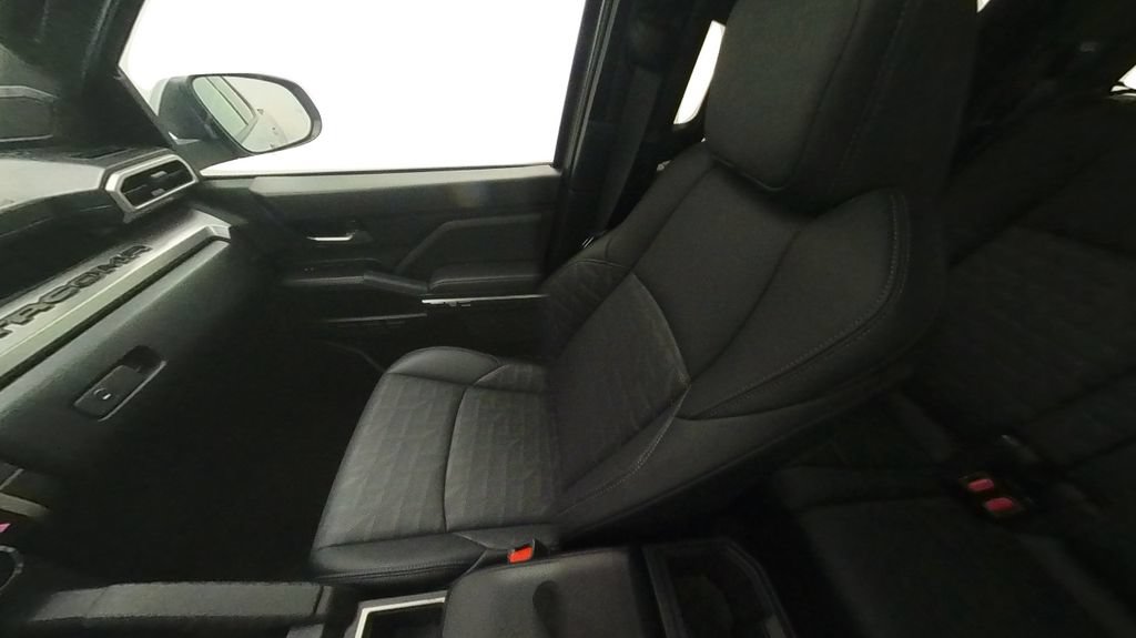 Used 2024 Toyota Tacoma TRD Sport w/ TRD Sport Premium Package AWD/4WD image 32